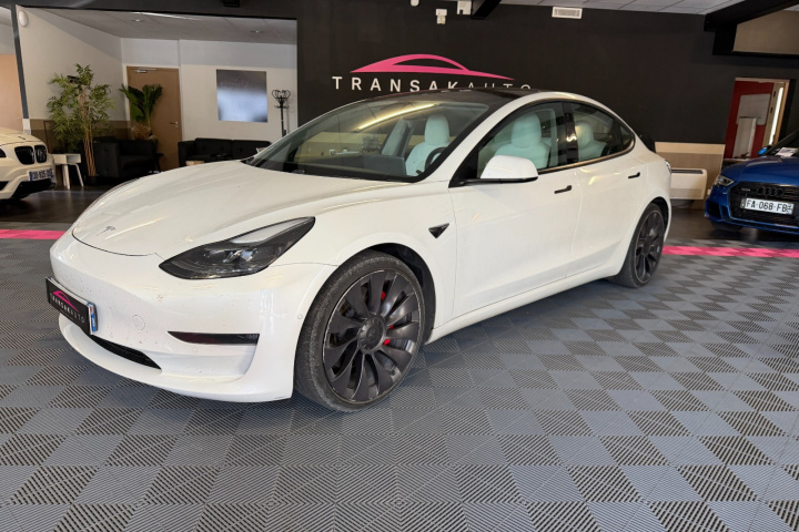 TESLA MODEL 3