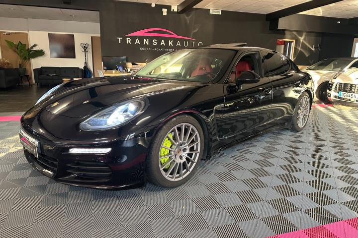 PORSCHE PANAMERA