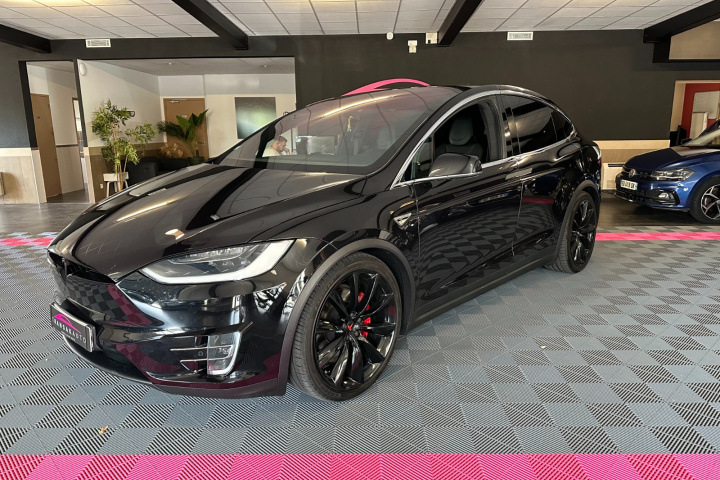 TESLA MODEL X