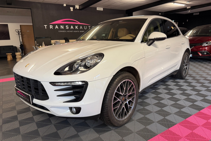 PORSCHE MACAN