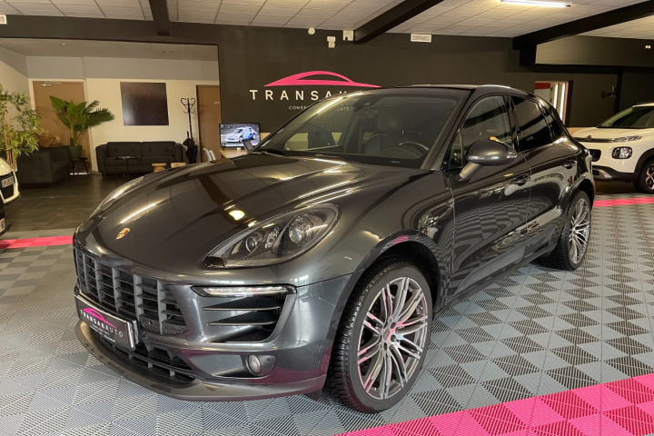 PORSCHE MACAN