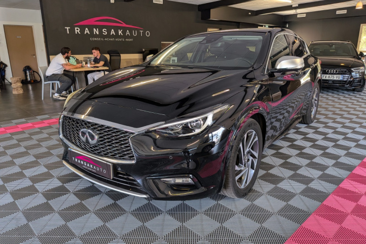 INFINITI Q30